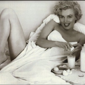 Marilyn-Monroe-asesinato-asesinada-suicidio-murio-verdedra-causa