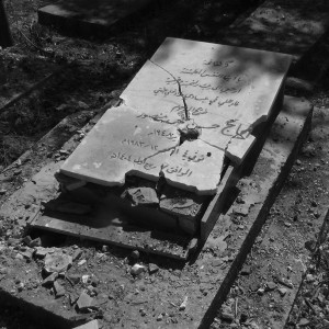 Profanacion-de-tumbas-en-los-cementerios