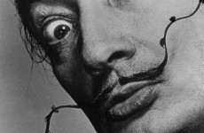 salvador-dali-siete-fotografias-de-philippe-halsman-para-inmortalizar-su-bigote