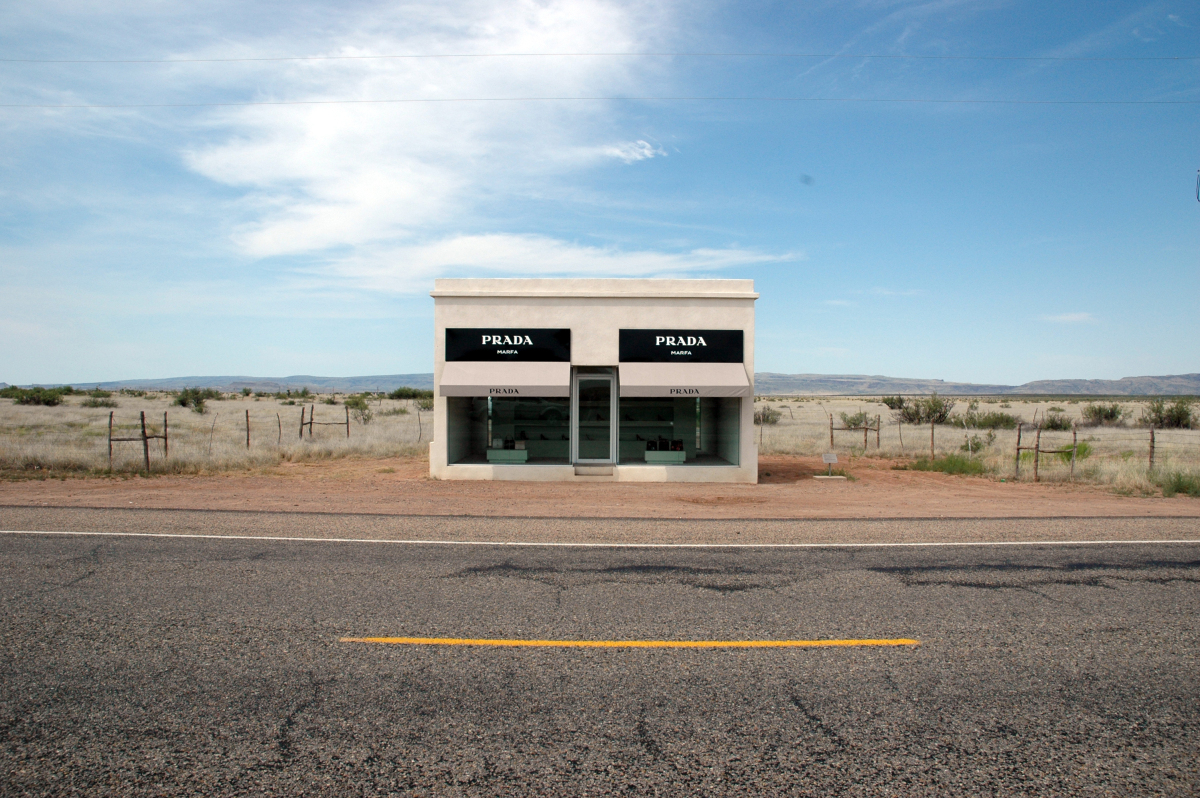 elmgreen__dragset_-_prada_marfa_-_head_on