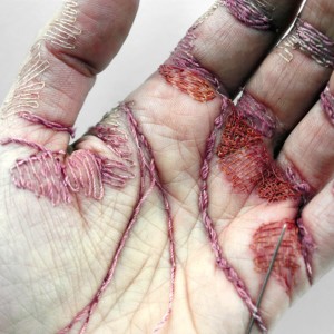 eliza-bennett-sews-thread-into-her-flesh-designboom-02